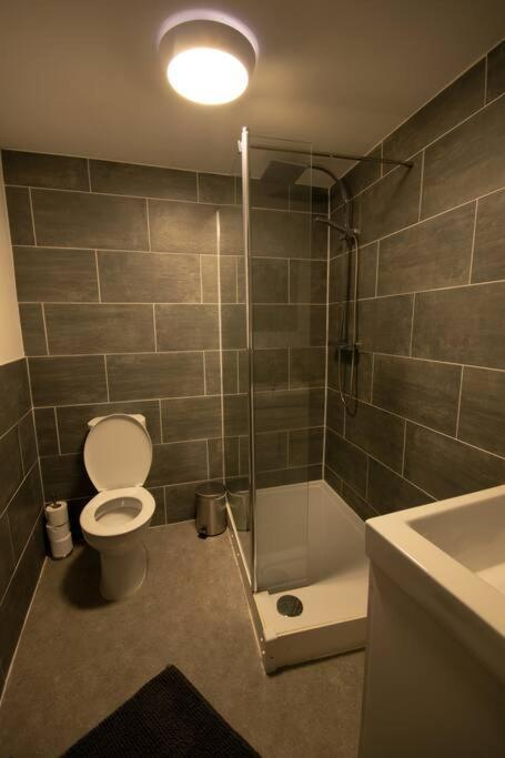 Luxe Living City Apartment - Beach, Wifi, Parking Swansea Exterior foto