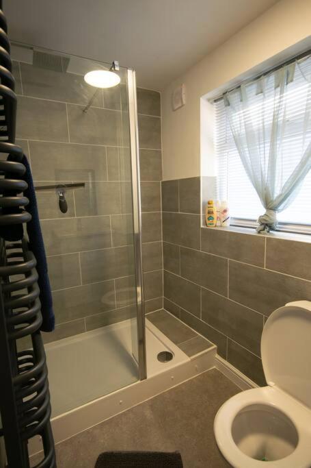 Luxe Living City Apartment - Beach, Wifi, Parking Swansea Exterior foto